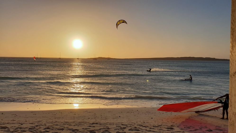 Beachhaus Praia de Chaves, foto – Tramonto sulla spiaggia