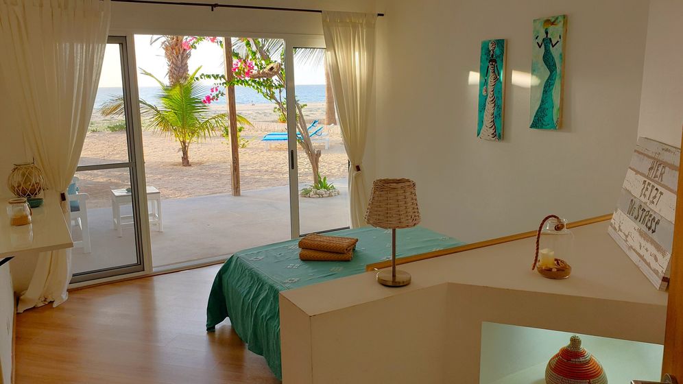 Beachhaus Praia de Chaves, foto – Camera principale con porta-finestra